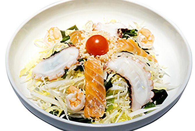 Insalata con pesce misto