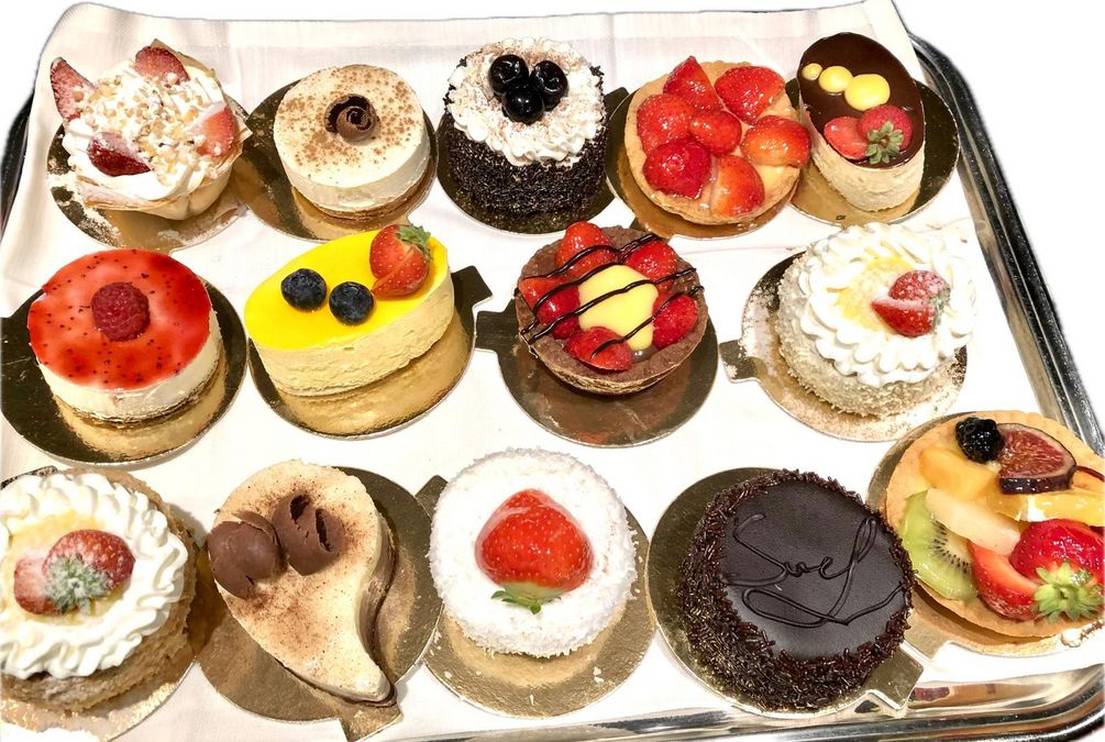 Dolce fresco del giorno (chiedi vassoio esposizione dolci)