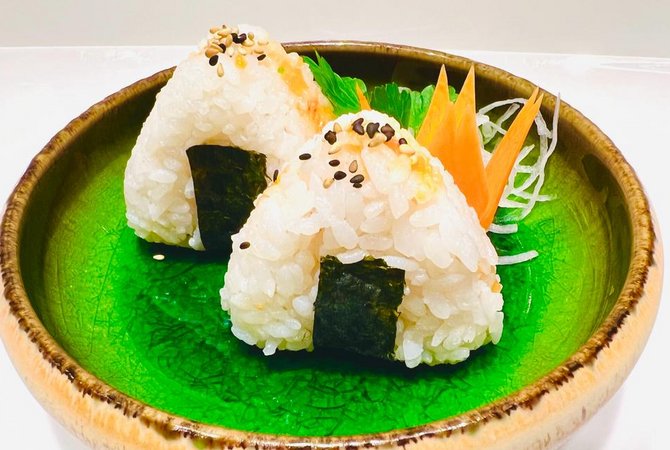 Onigiri sake piccante