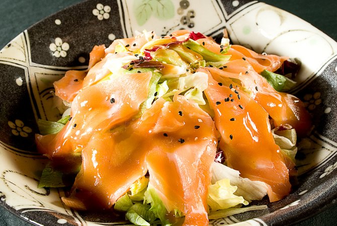 Insalata con salmone marinato