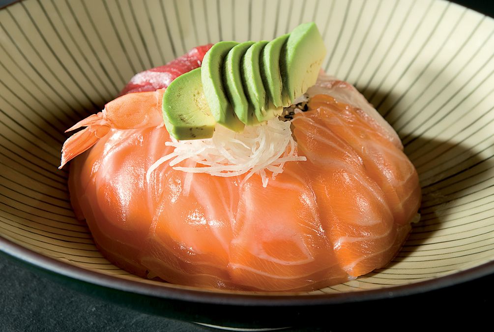 Chirashi misto con avocado