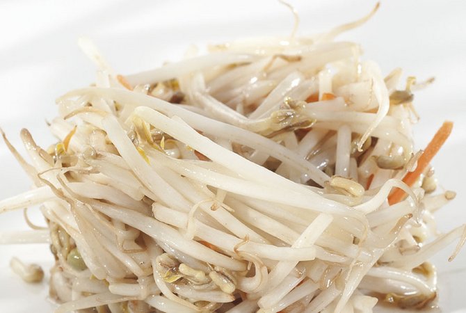 Germogli di soia con julienne di carote